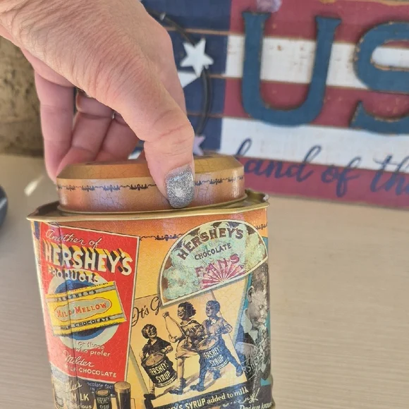 Vintage Tin with Colorful Design - Picture 5 of 6